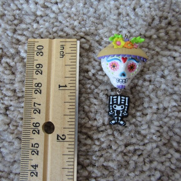 Sweet Sugar Skull skeleton 2022 Hallmark ornament - Picture 4 of 4
